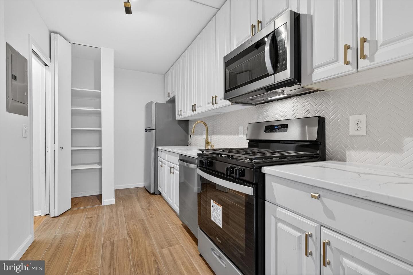 4515 Willard Avenue #s616 photo 4