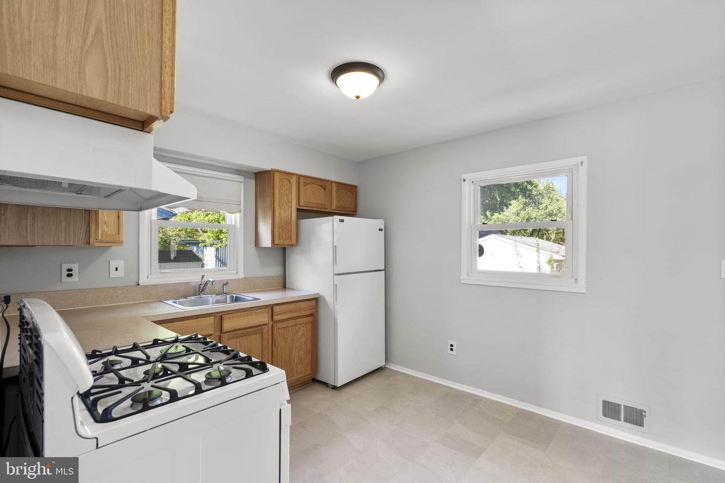 909 1st Street photo 11