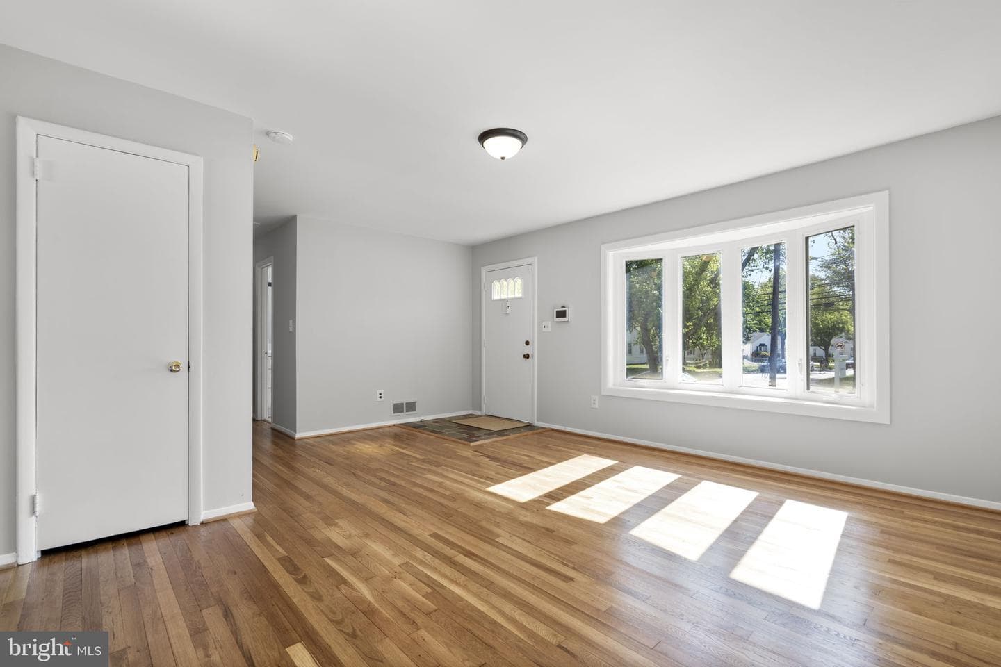 909 1st Street photo 9