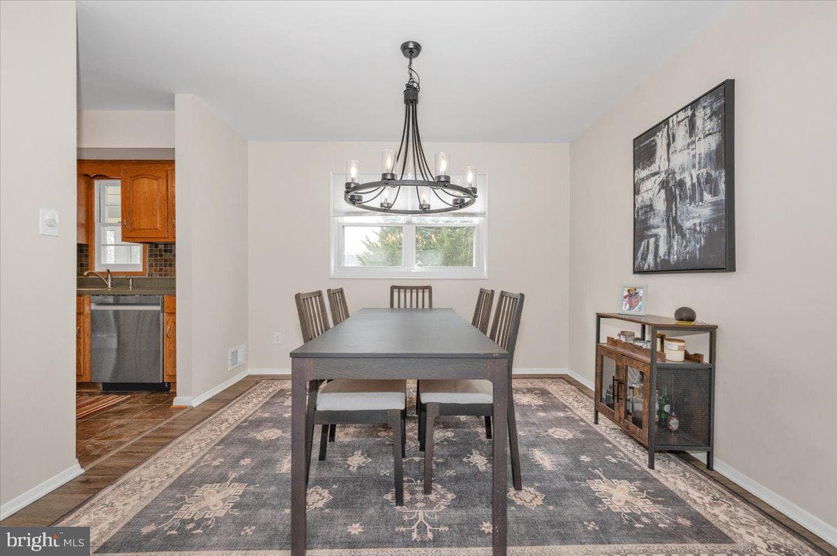 17116 Chiswell Road photo 11