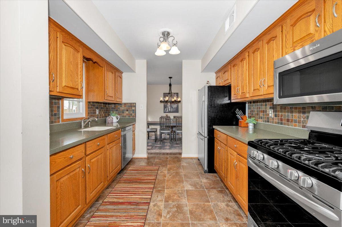 17116 Chiswell Road photo 14