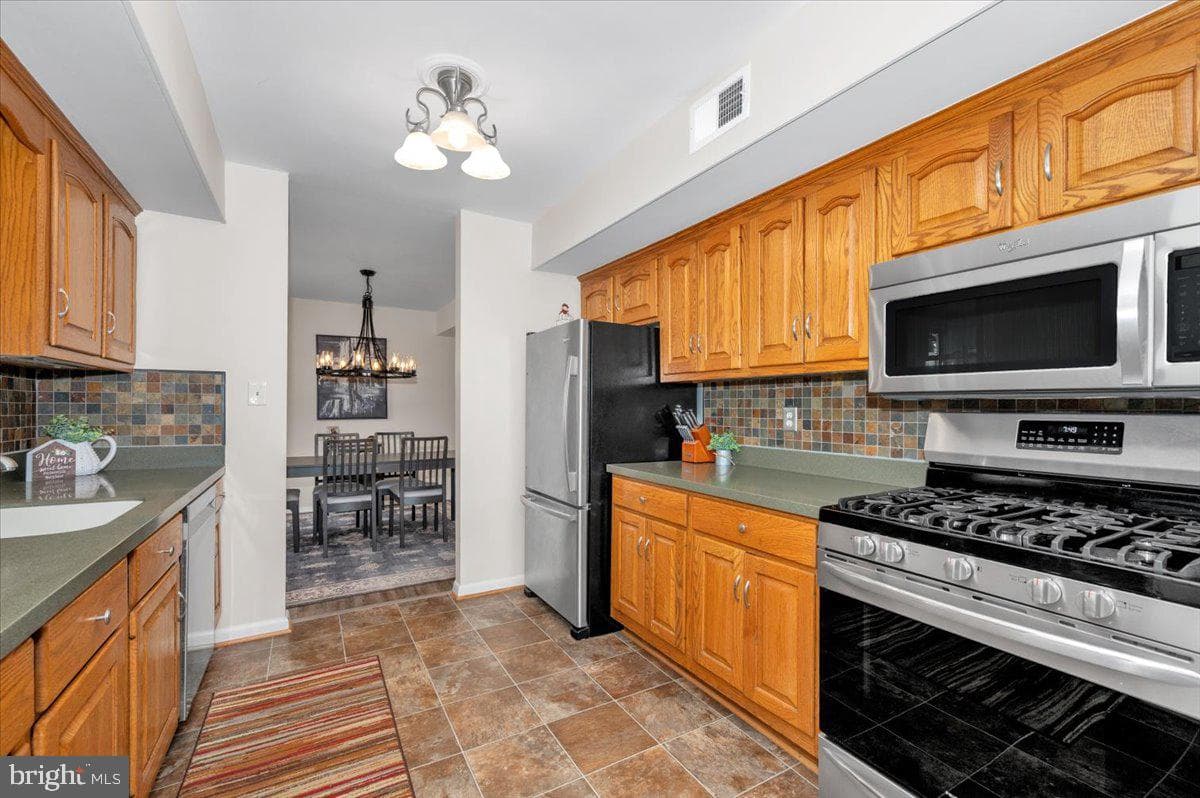 17116 Chiswell Road photo 15
