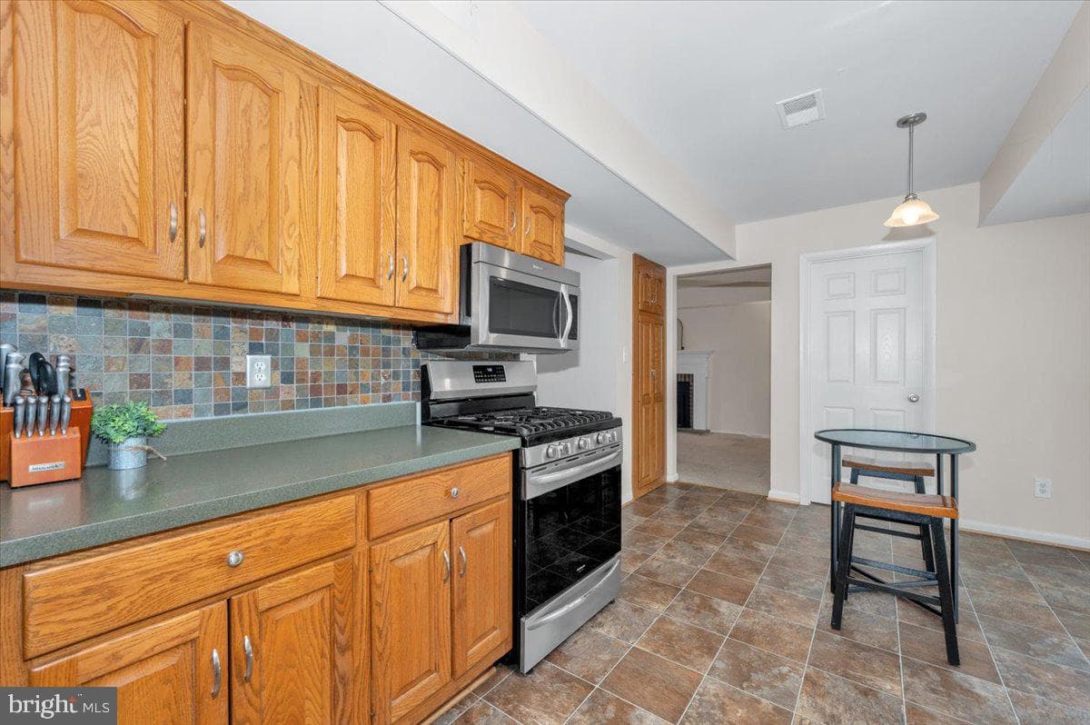 17116 Chiswell Road photo 16