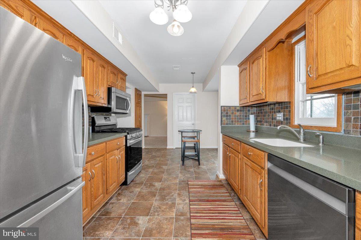 17116 Chiswell Road photo 17