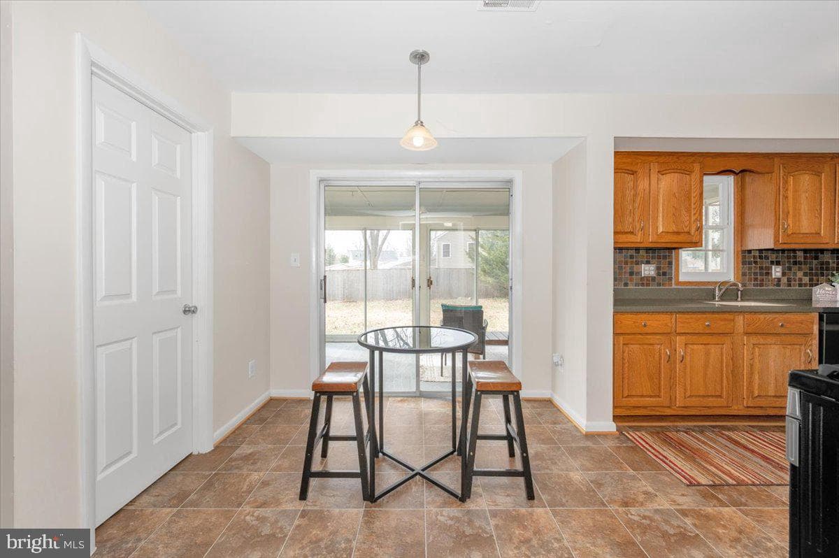 17116 Chiswell Road photo 19