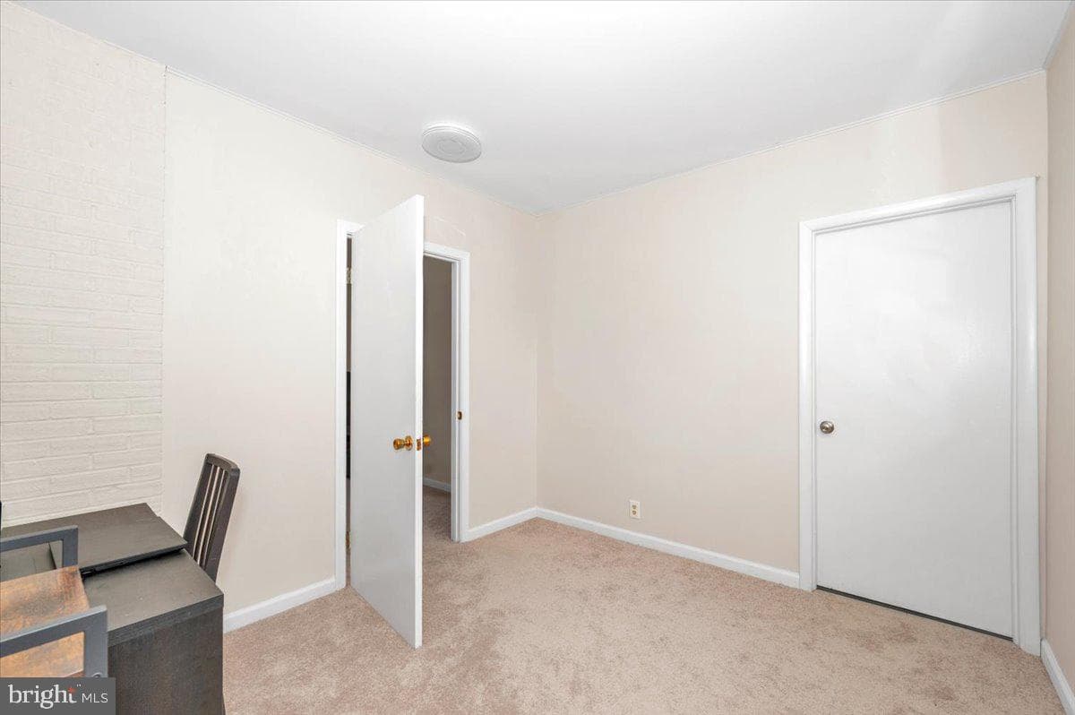 17116 Chiswell Road photo 32
