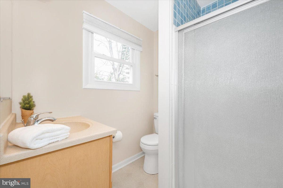 17116 Chiswell Road photo 41