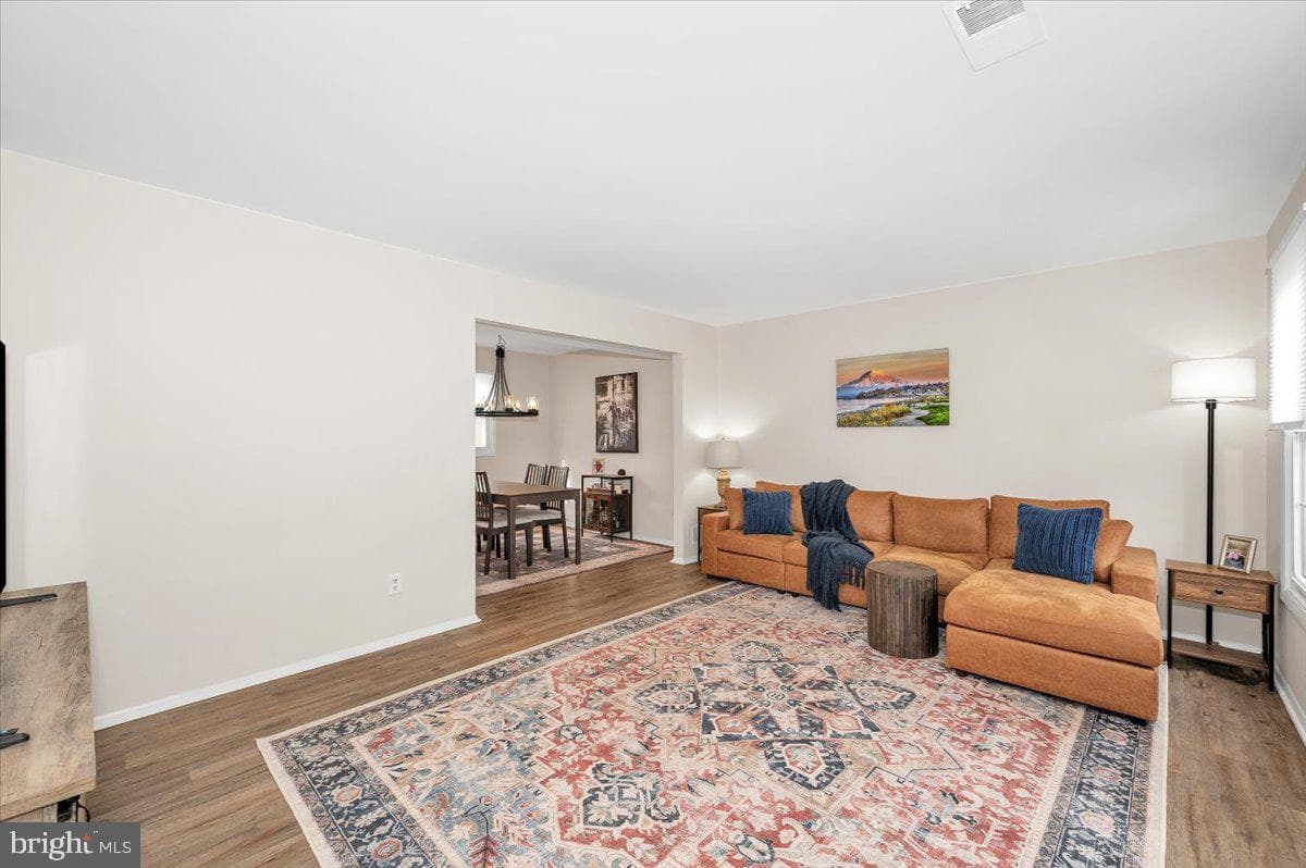 17116 Chiswell Road photo 6