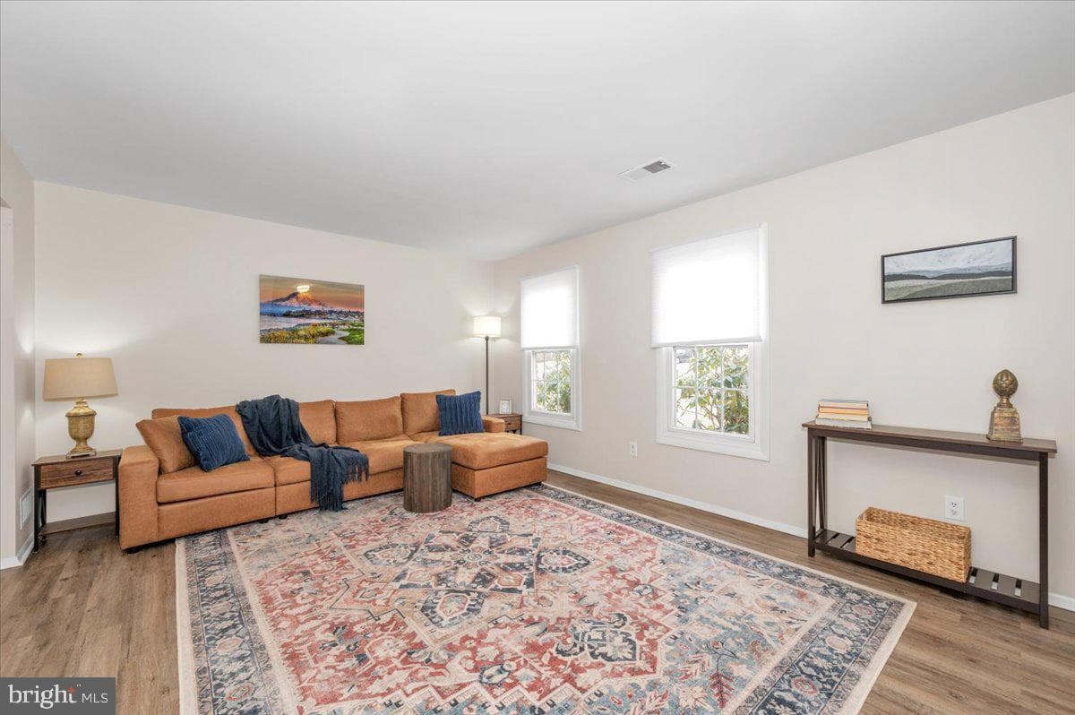 17116 Chiswell Road photo 7