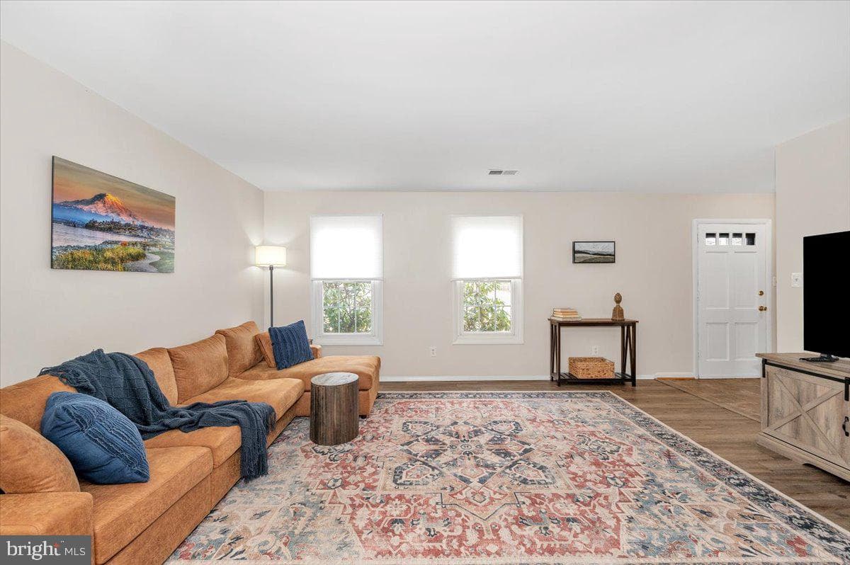 17116 Chiswell Road photo 8