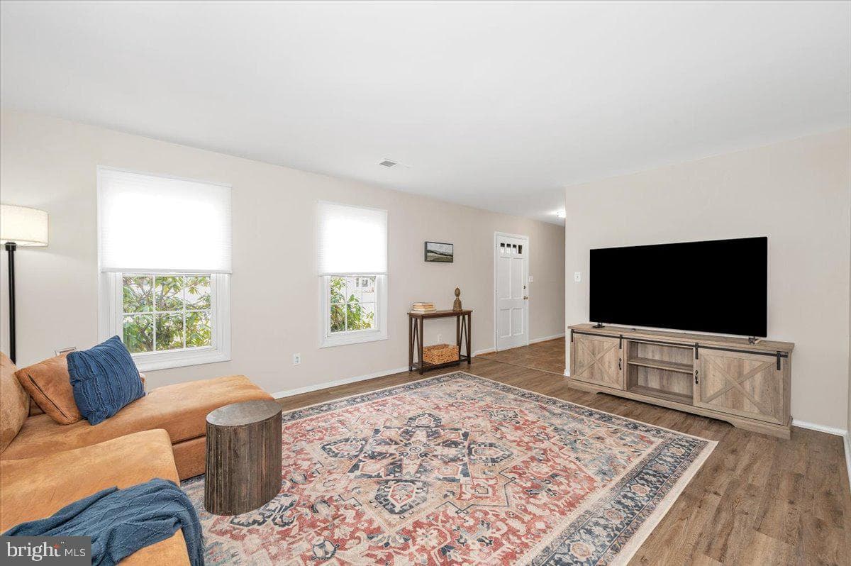 17116 Chiswell Road photo 9