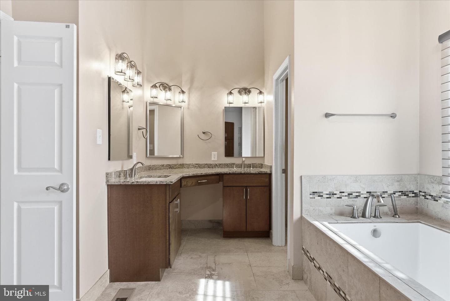 16 Maplewood Park Court photo 16