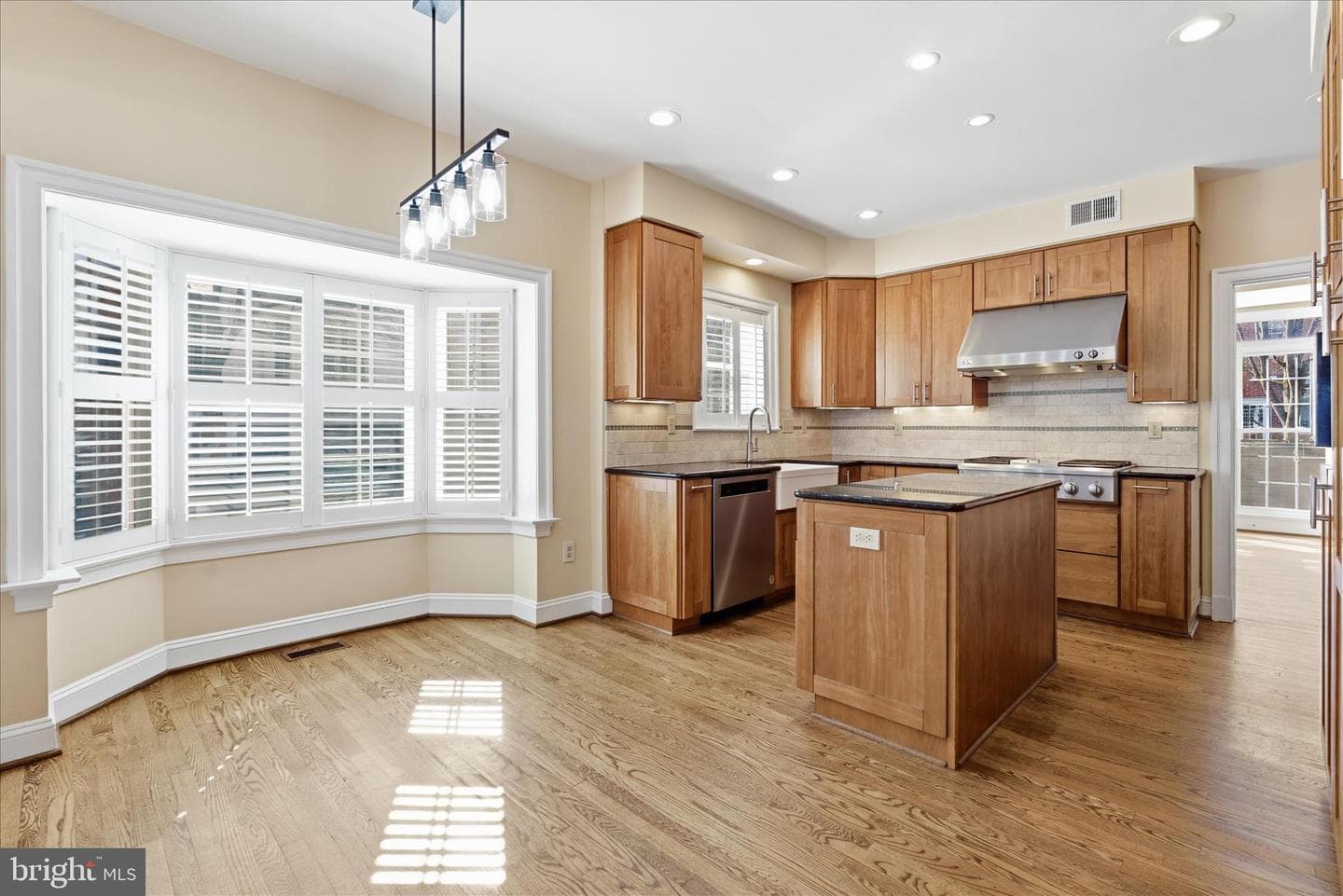16 Maplewood Park Court photo 6