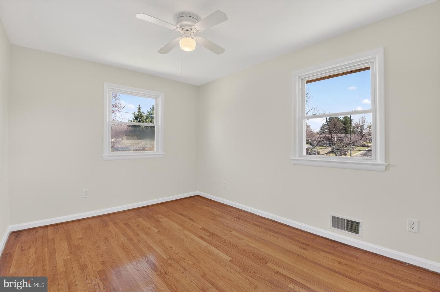 11004 Oakwood Street photo 21