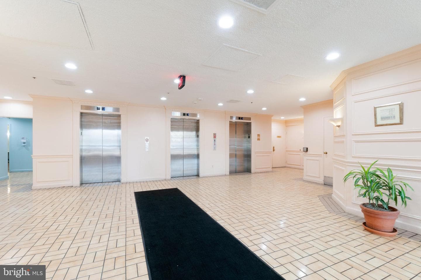 15115 Interlachen Drive #3-607 photo 26