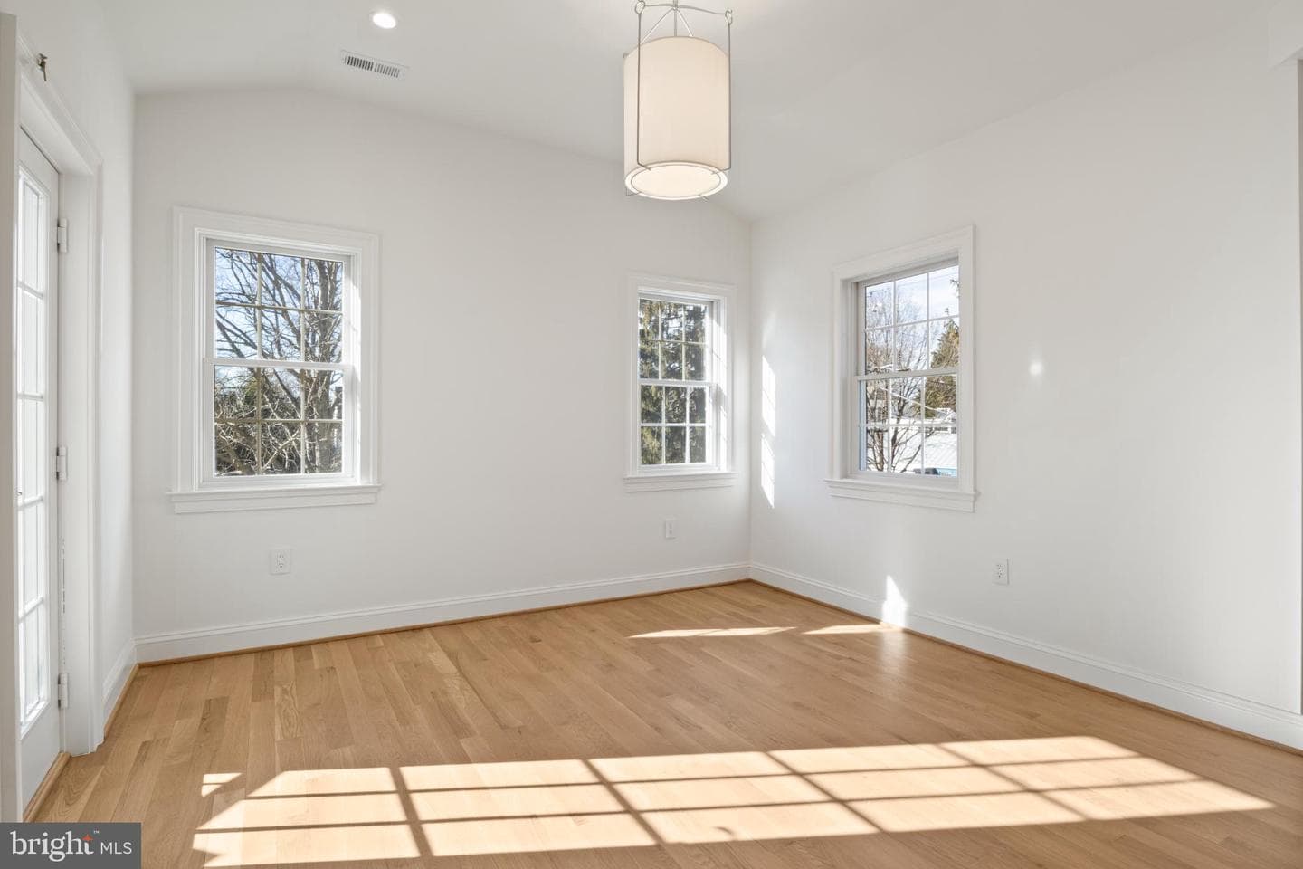 5522 Lincoln Street photo 39