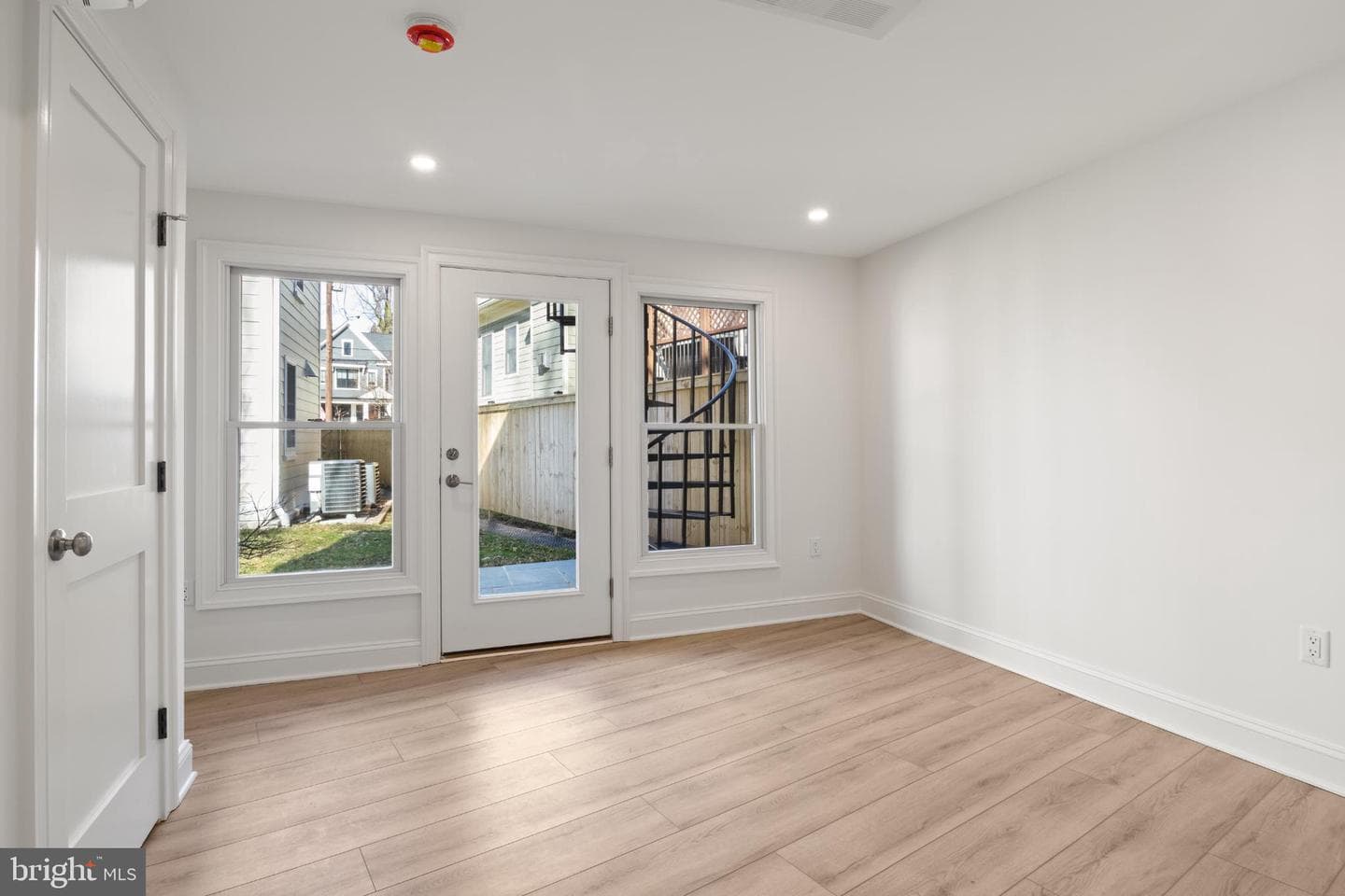 5522 Lincoln Street photo 68