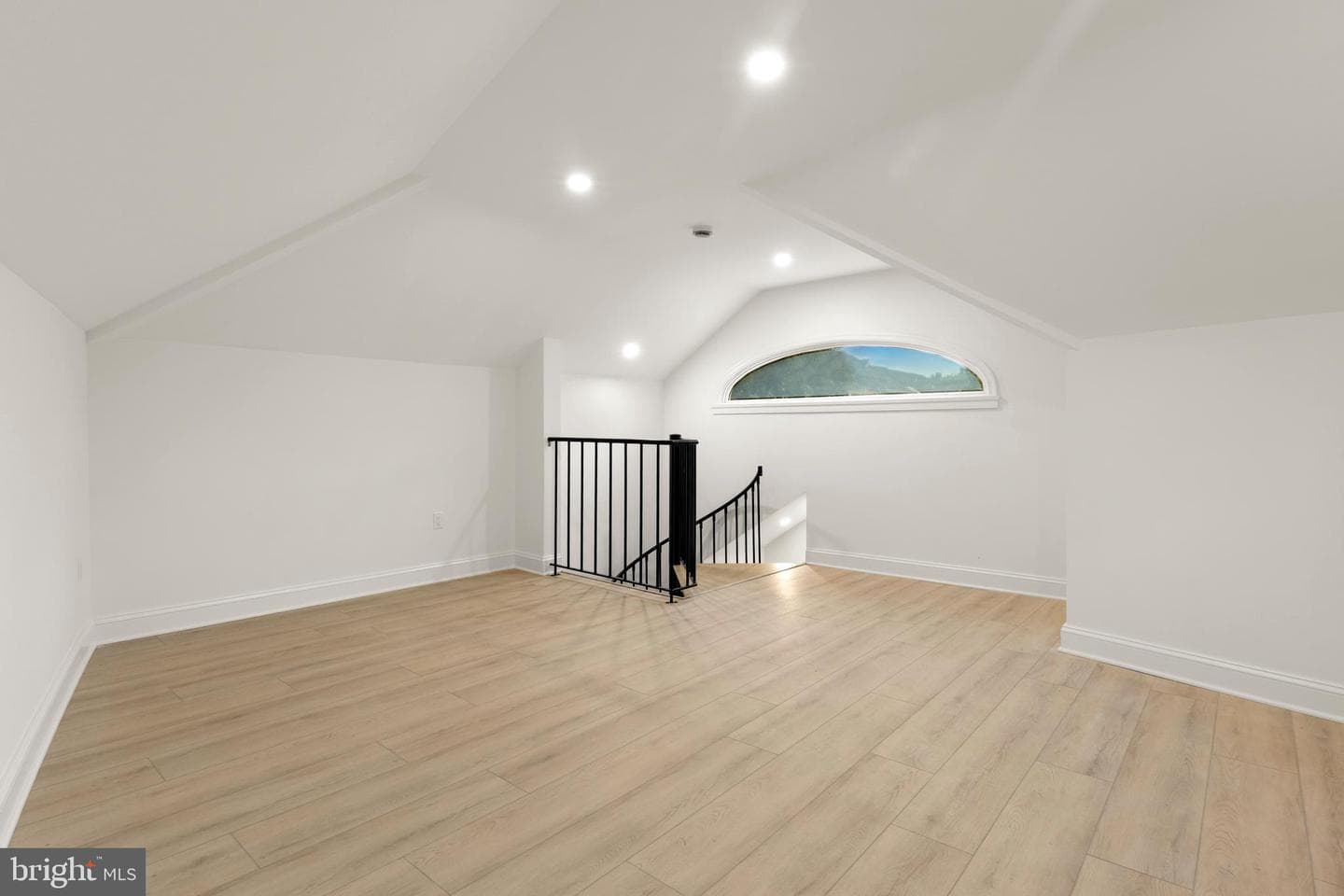 5522 Lincoln Street photo 72