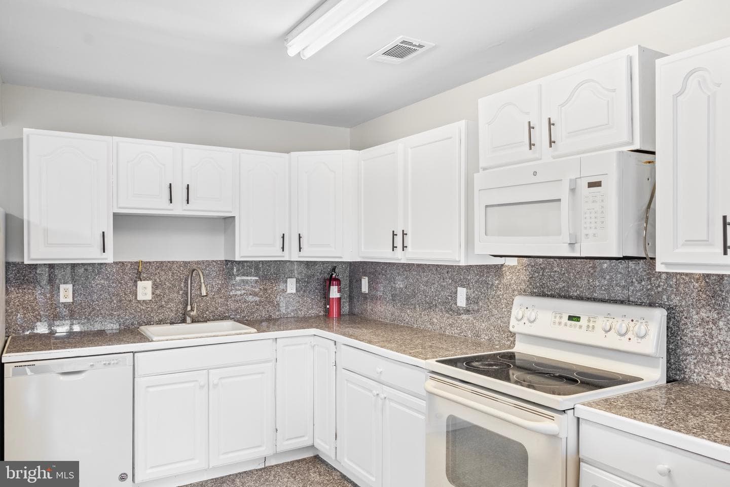 18515 Tarragon Way photo 2