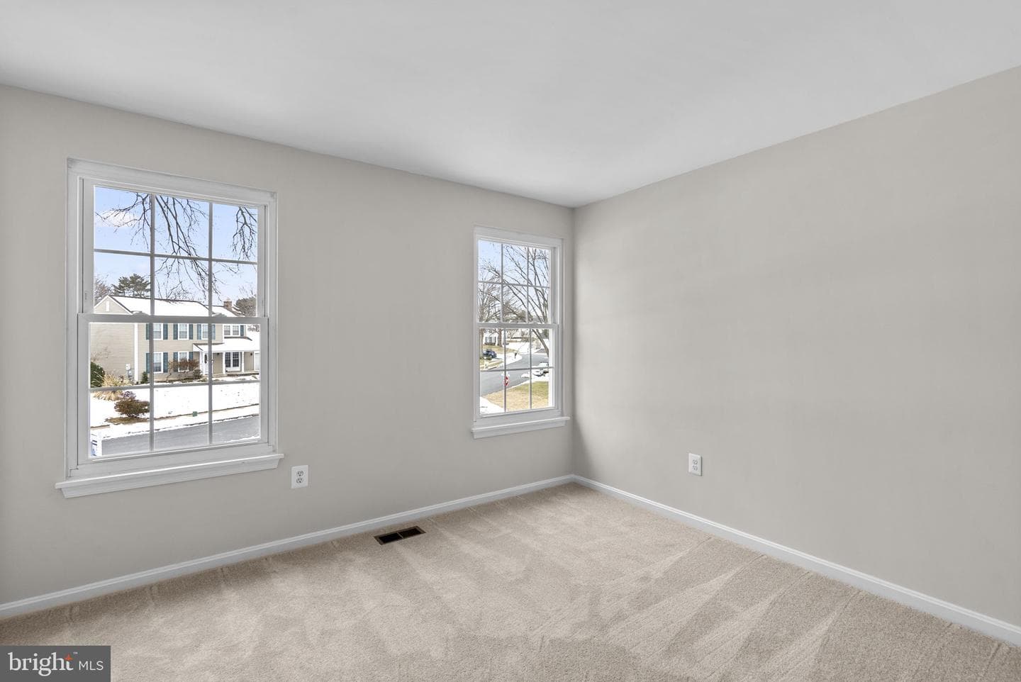 8 Seville Way photo 21