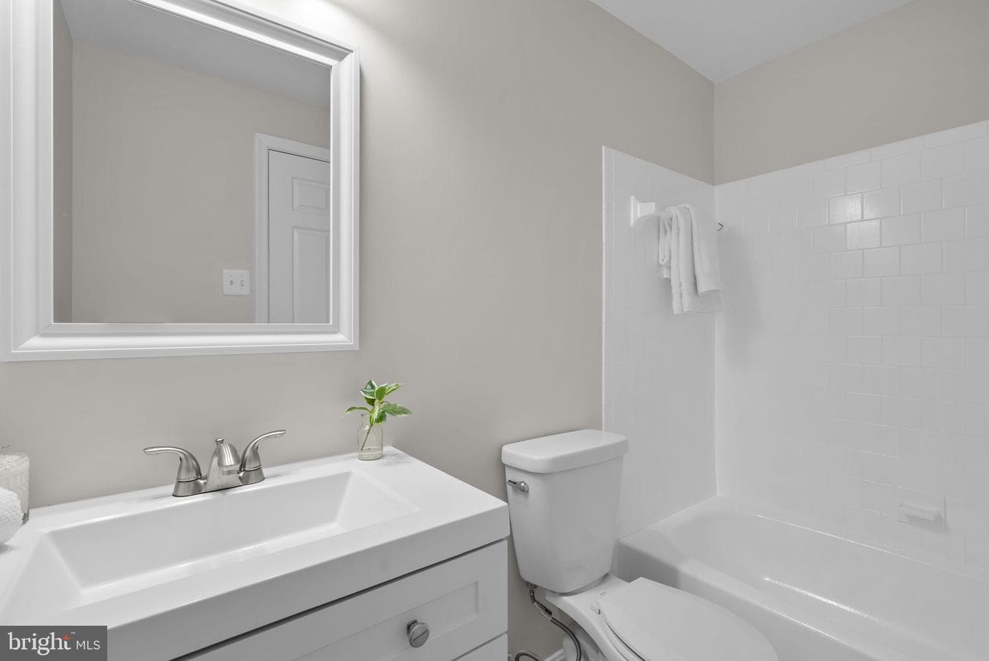 8 Seville Way photo 22