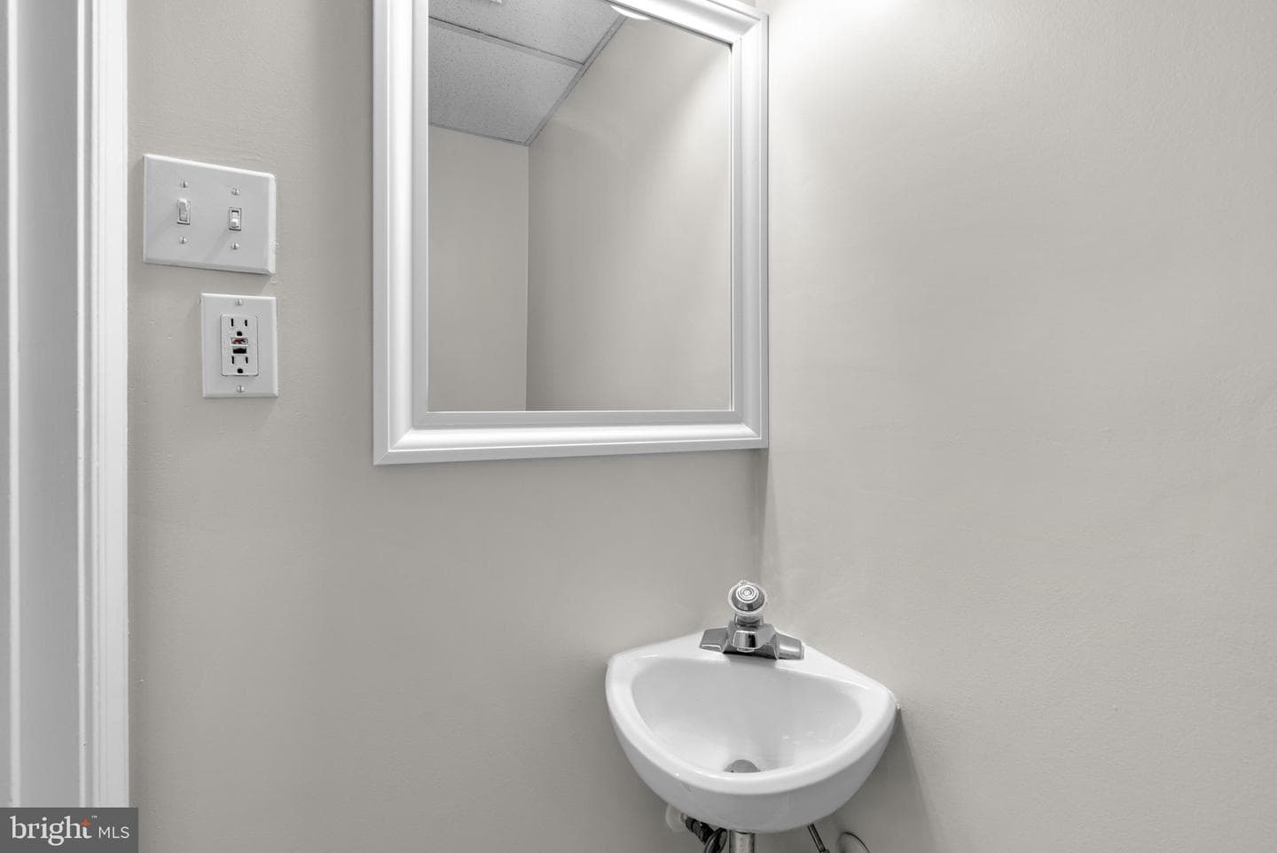 8 Seville Way photo 27