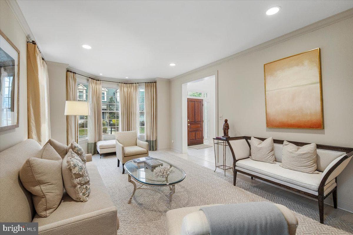 10409 Democracy Lane photo 4