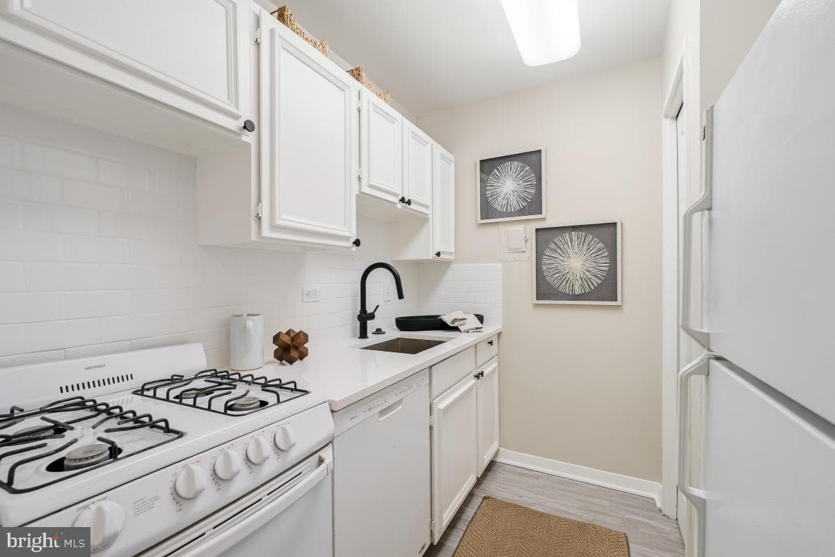 1900 Lyttonsville Road #1003 photo 12