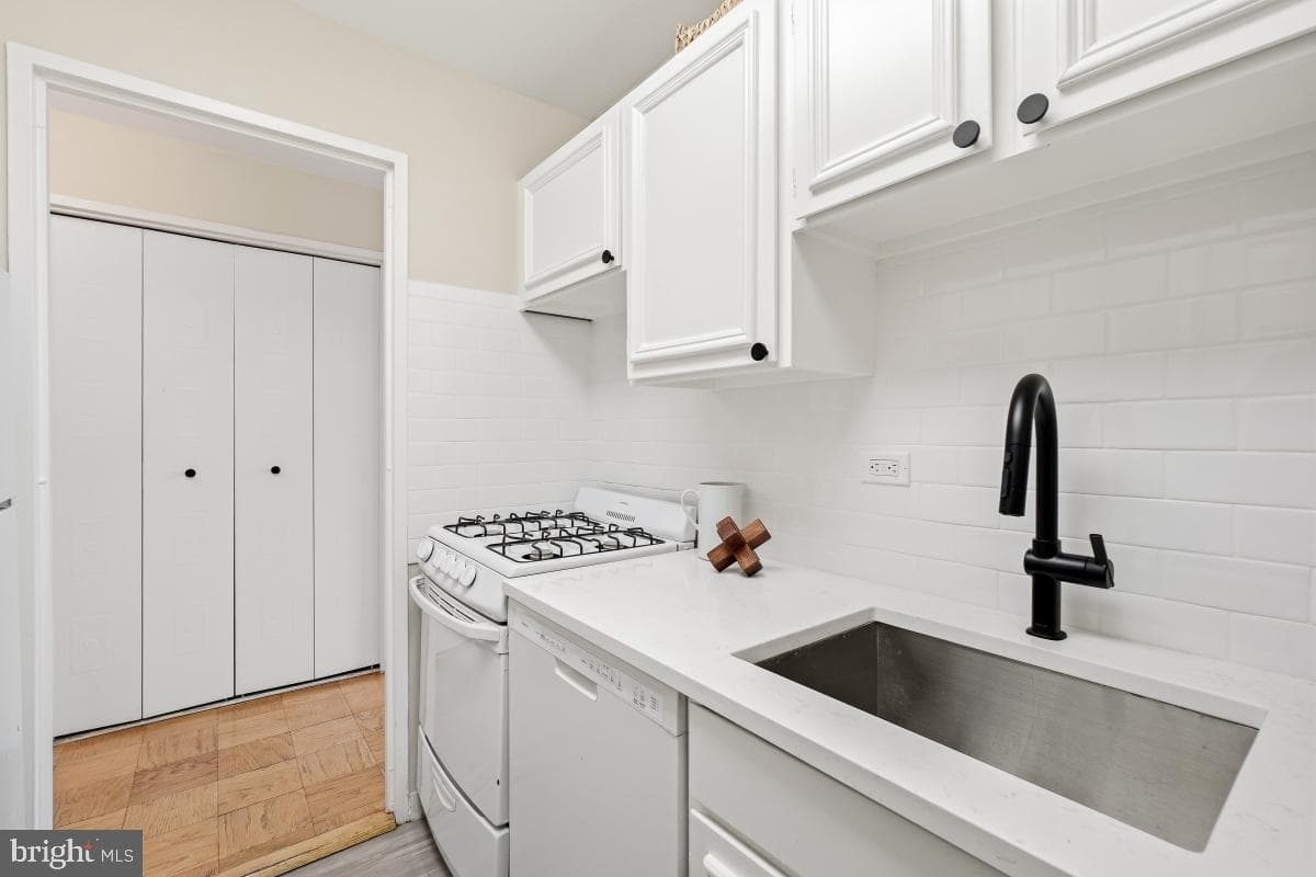 1900 Lyttonsville Road #1003 photo 14