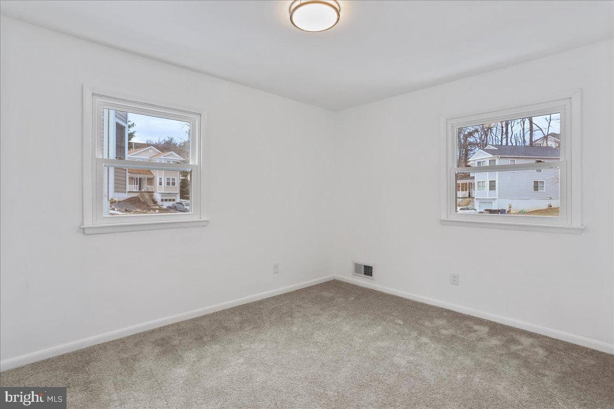 711 Cornwall Street photo 15
