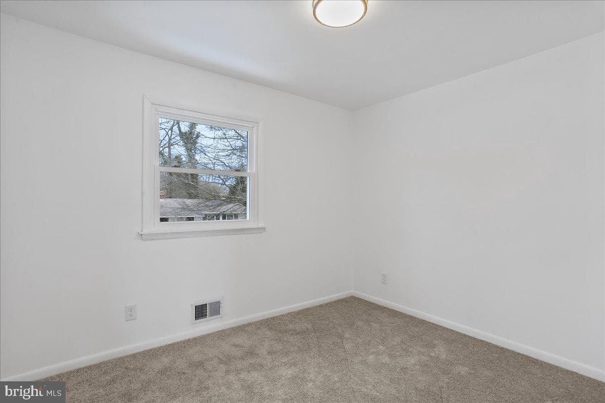 711 Cornwall Street photo 17