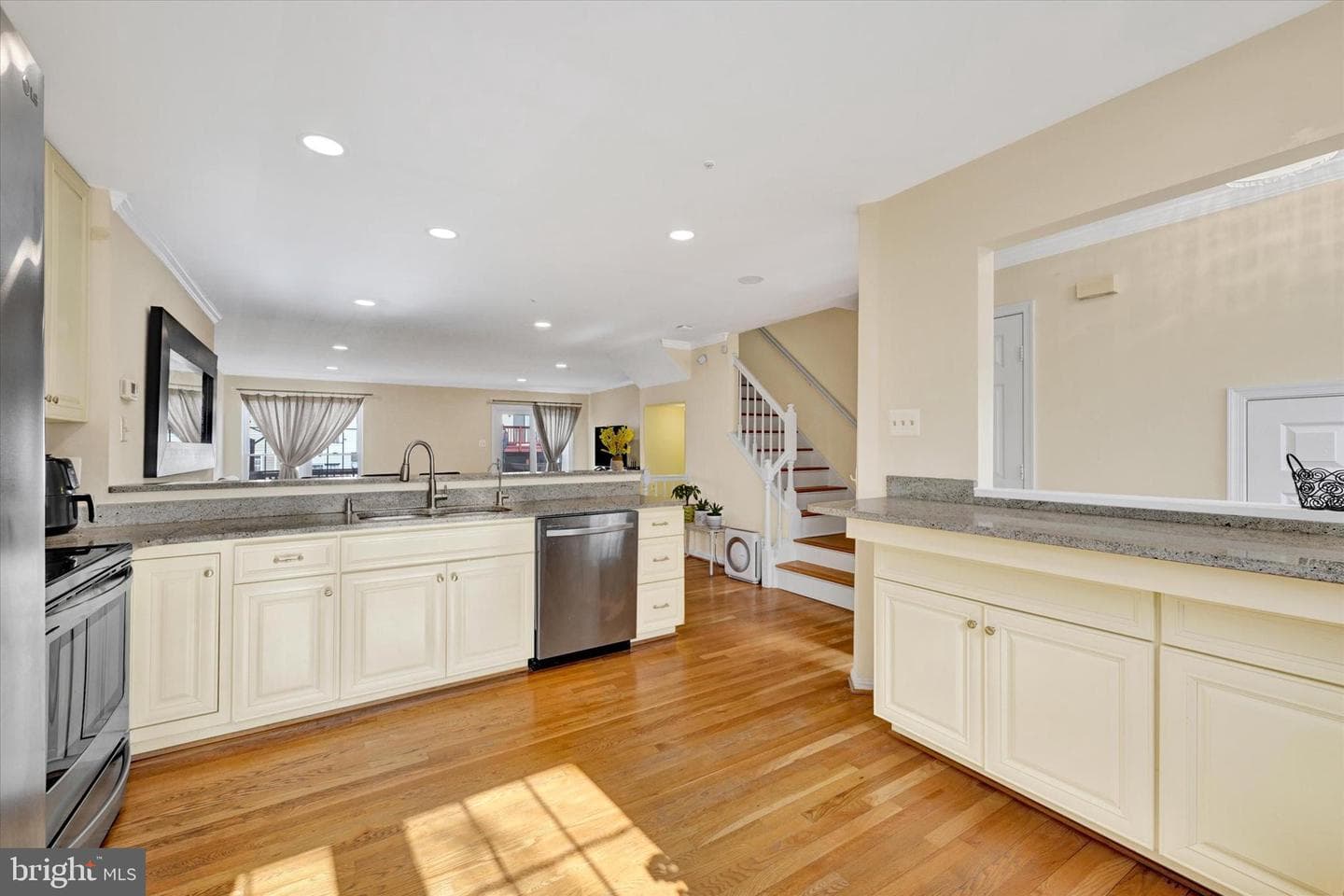 2331 Massanutten Drive photo 4