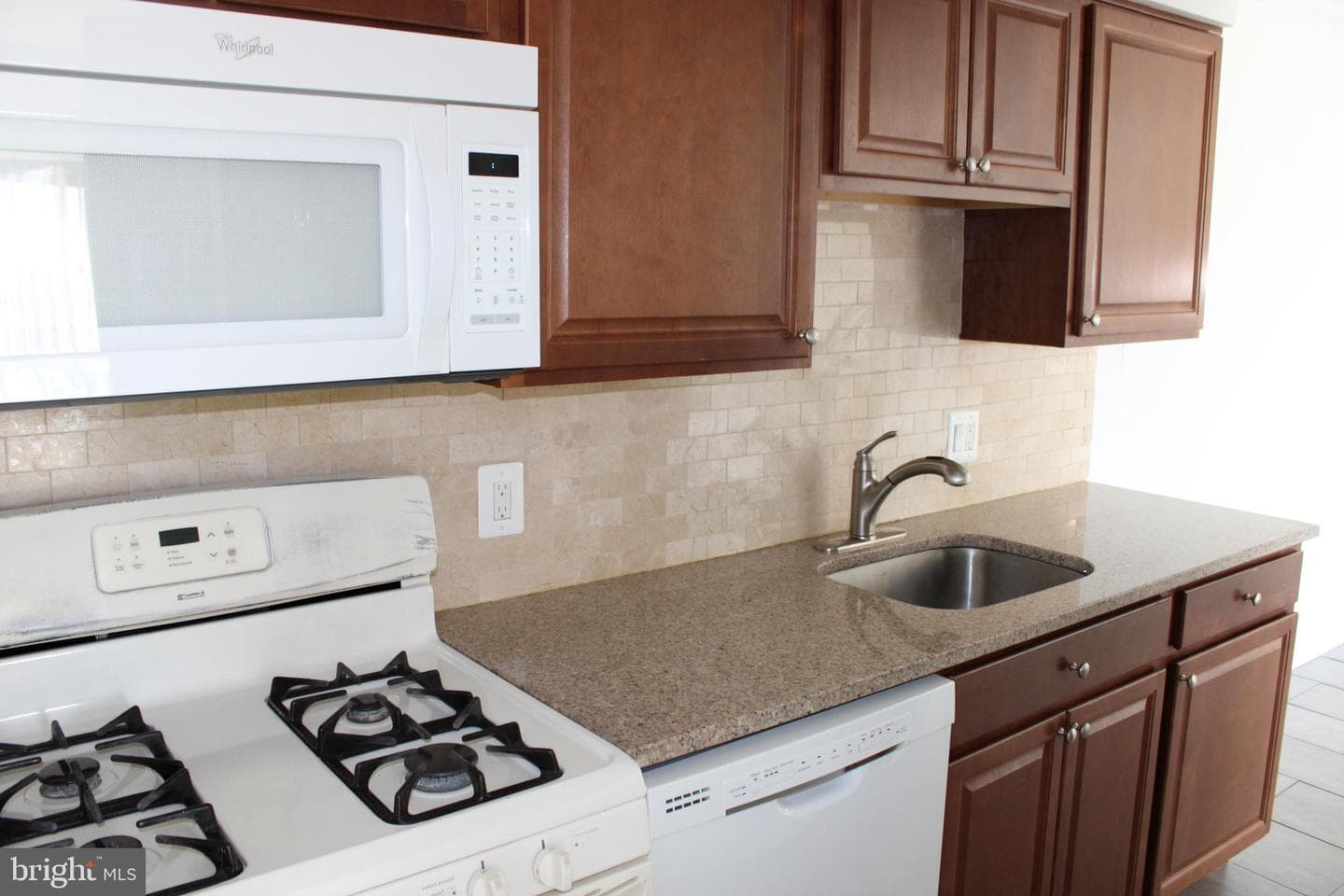 2301 Greenery Lane #103-5 photo 23