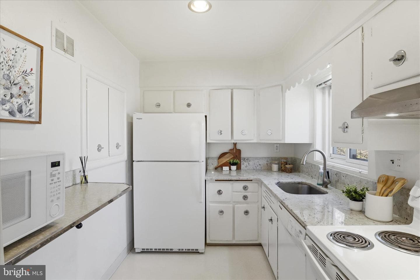 10014 Cedar Lane photo 10