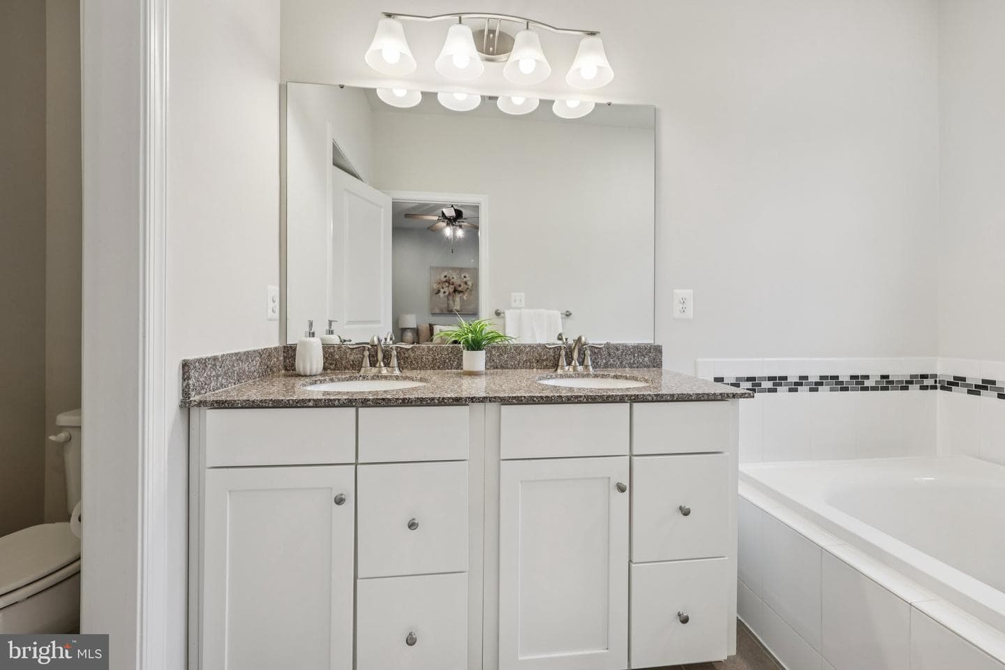 1605 Regent Manor Court photo 23
