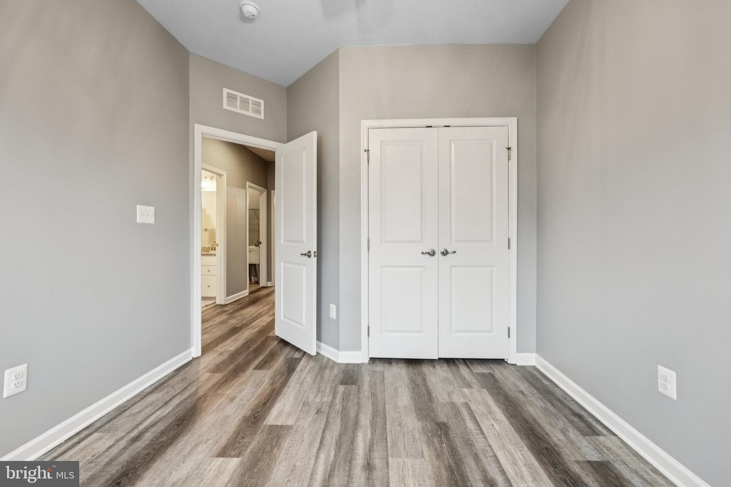 1605 Regent Manor Court photo 25