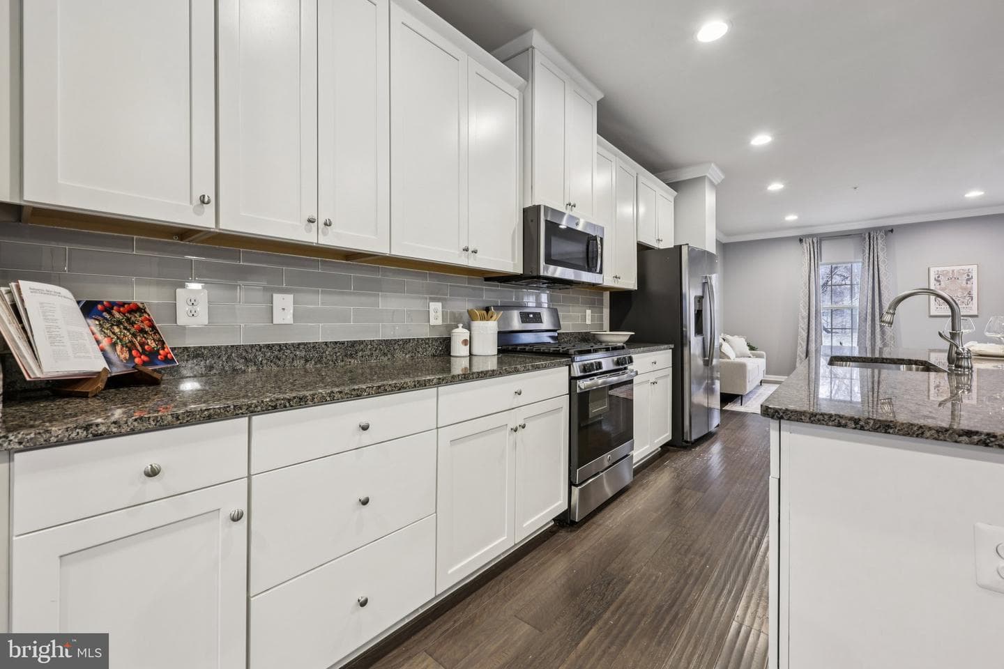 1605 Regent Manor Court photo 3