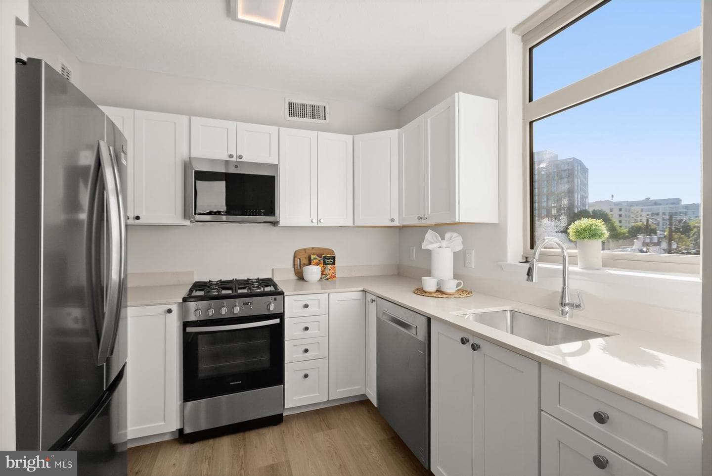 7111 Woodmont Avenue #402 photo 10