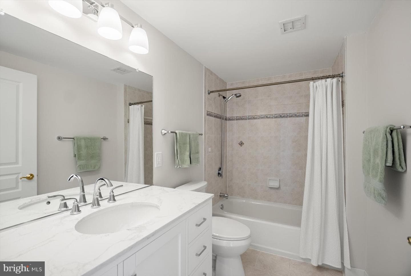 7111 Woodmont Avenue #402 photo 14