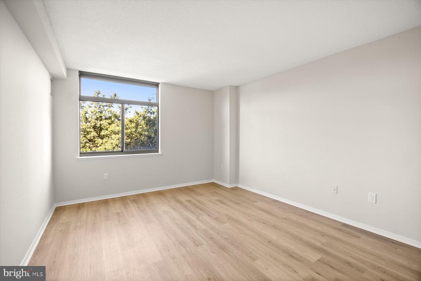 7111 Woodmont Avenue #402 photo 15