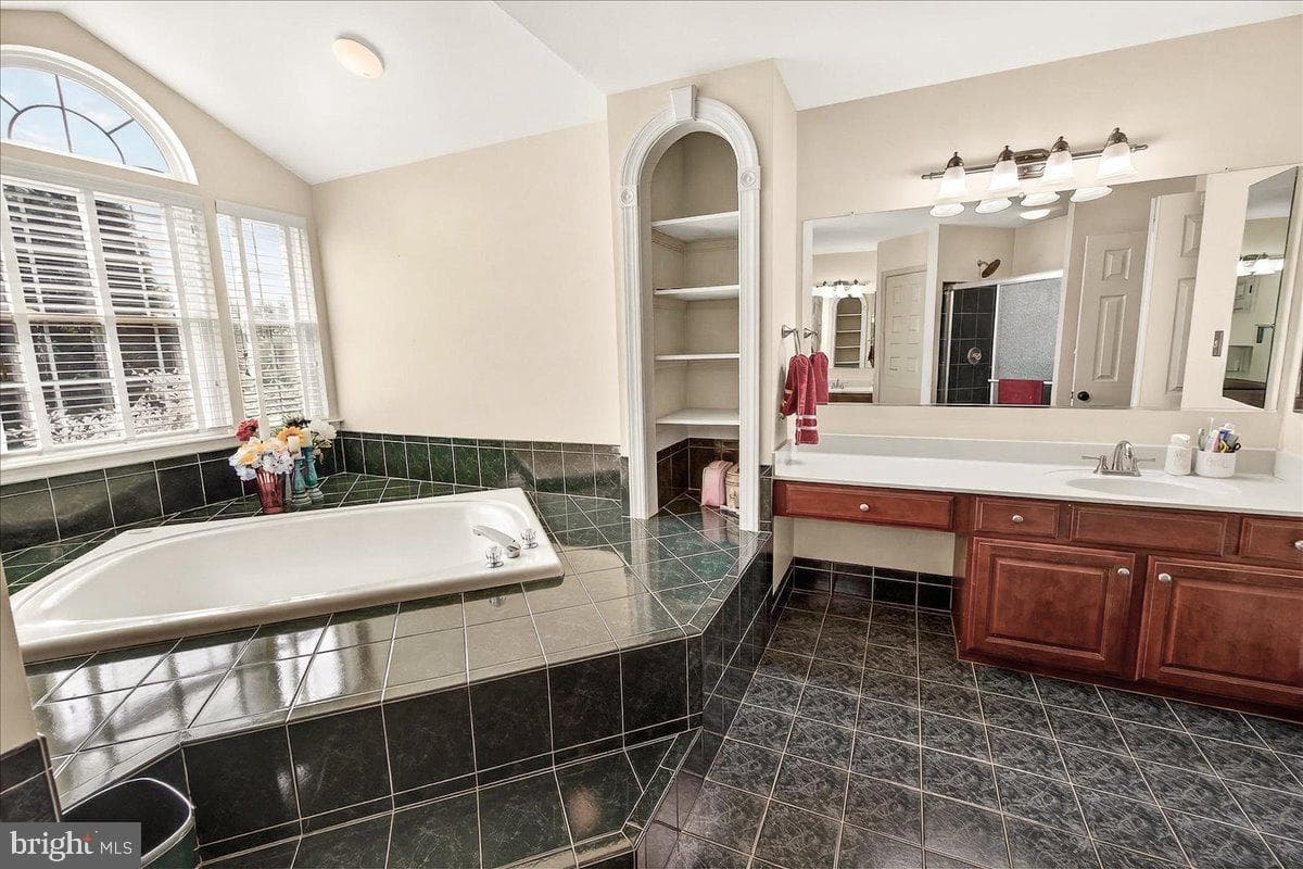 21 Hackett Court photo 52