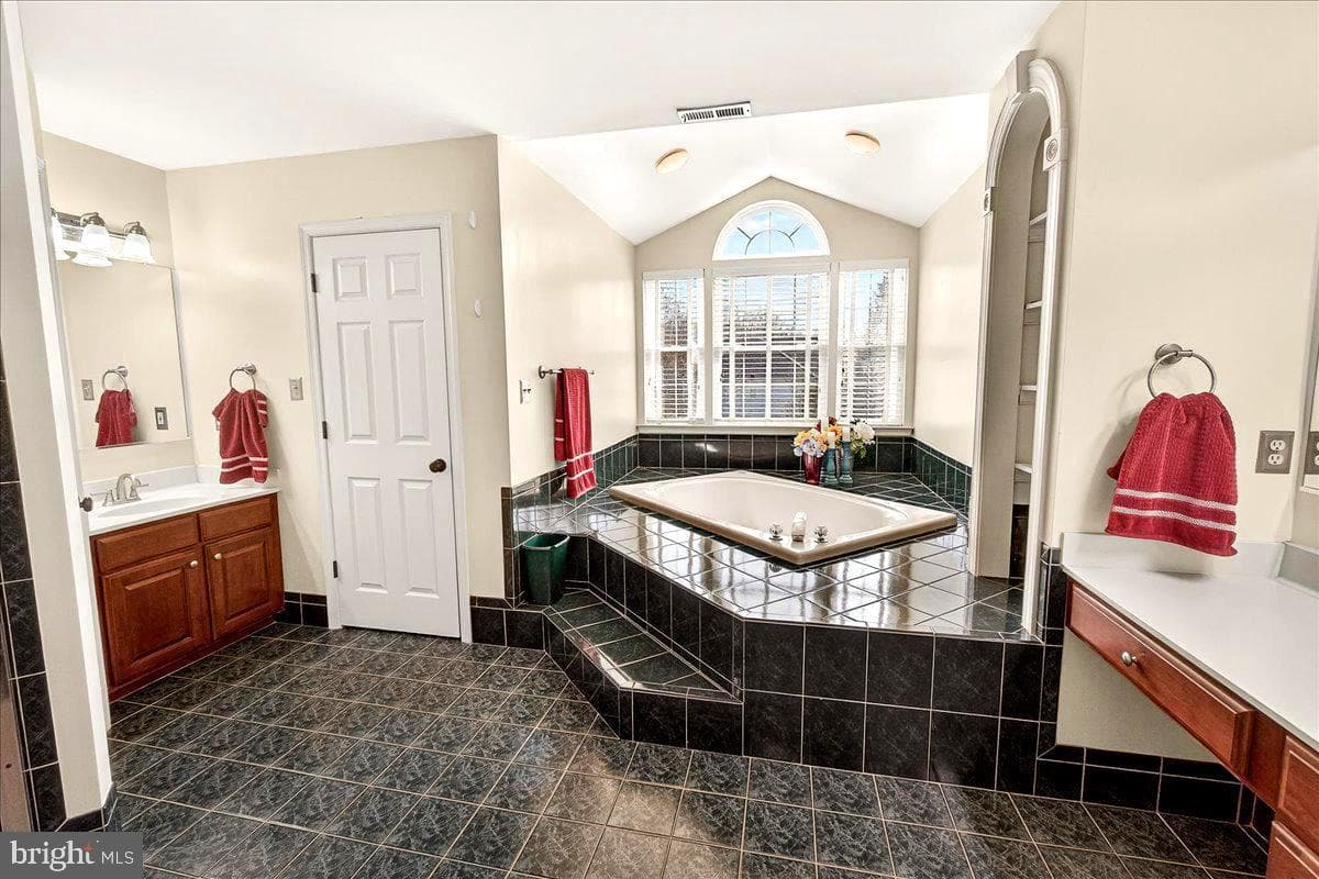 21 Hackett Court photo 53