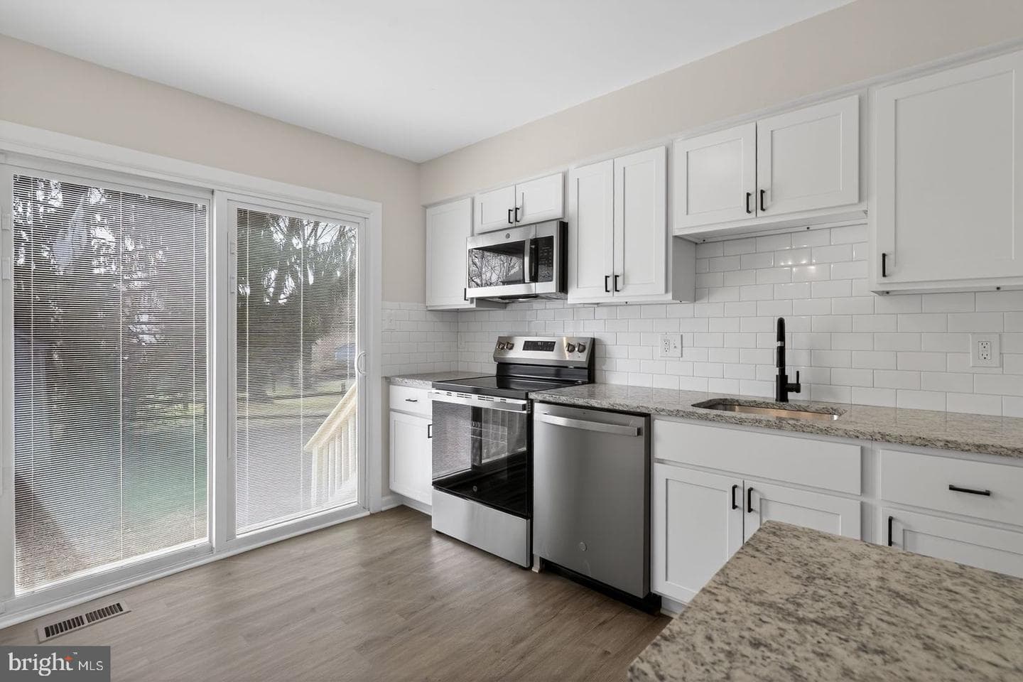 19031 McFarlin Drive photo 5