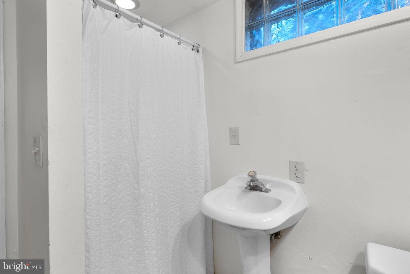 608 Ethan Allen Avenue photo 33