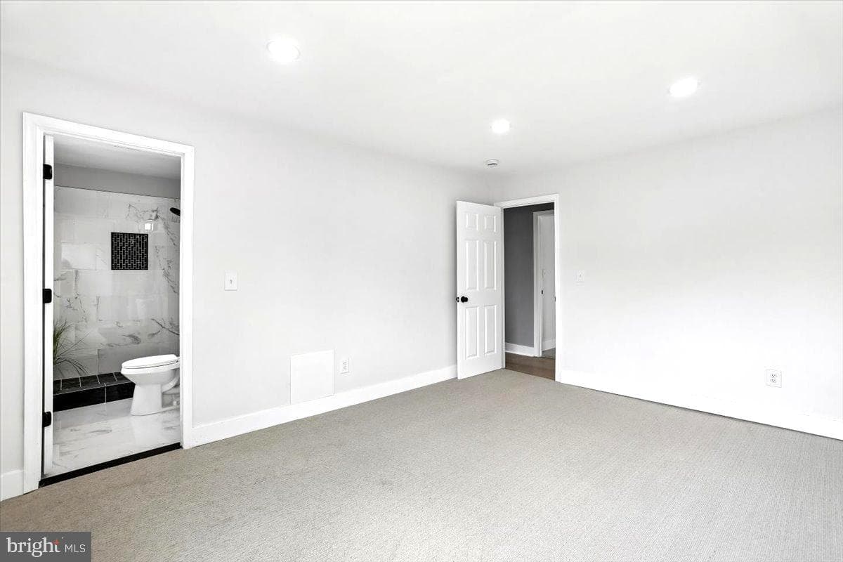 7635 Laytonia Drive photo 16