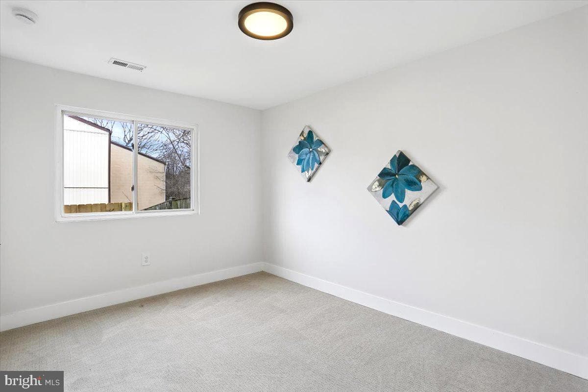 7635 Laytonia Drive photo 18