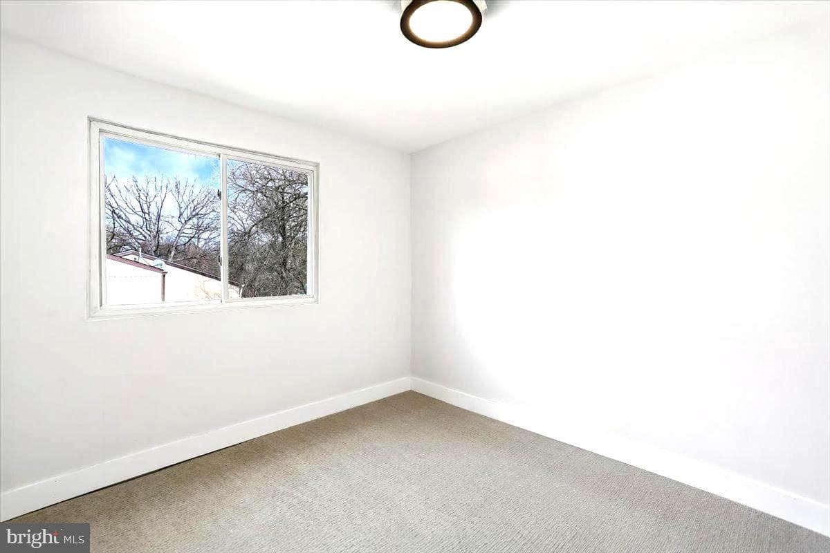 7635 Laytonia Drive photo 24