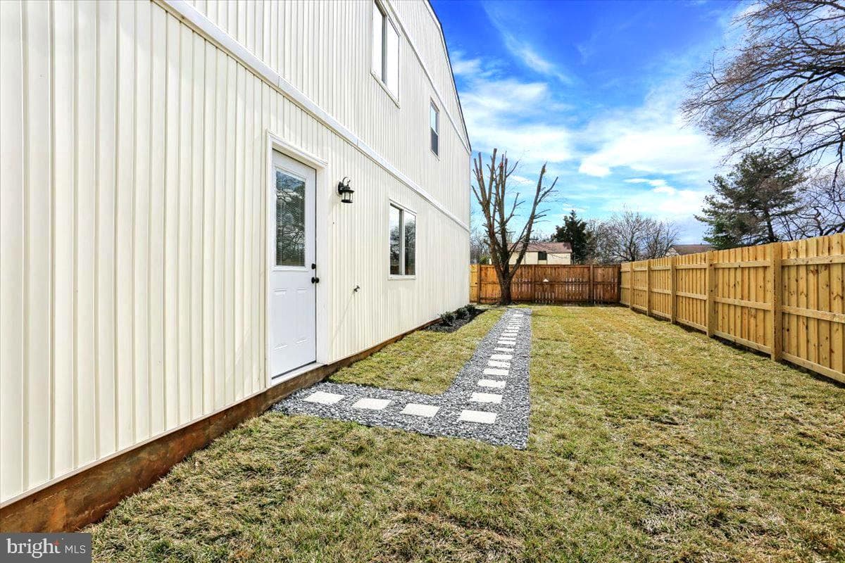 7635 Laytonia Drive photo 28