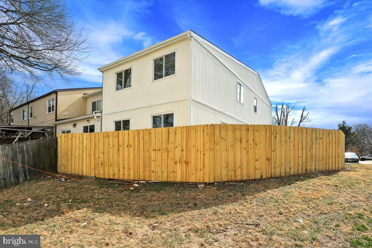 7635 Laytonia Drive photo 29