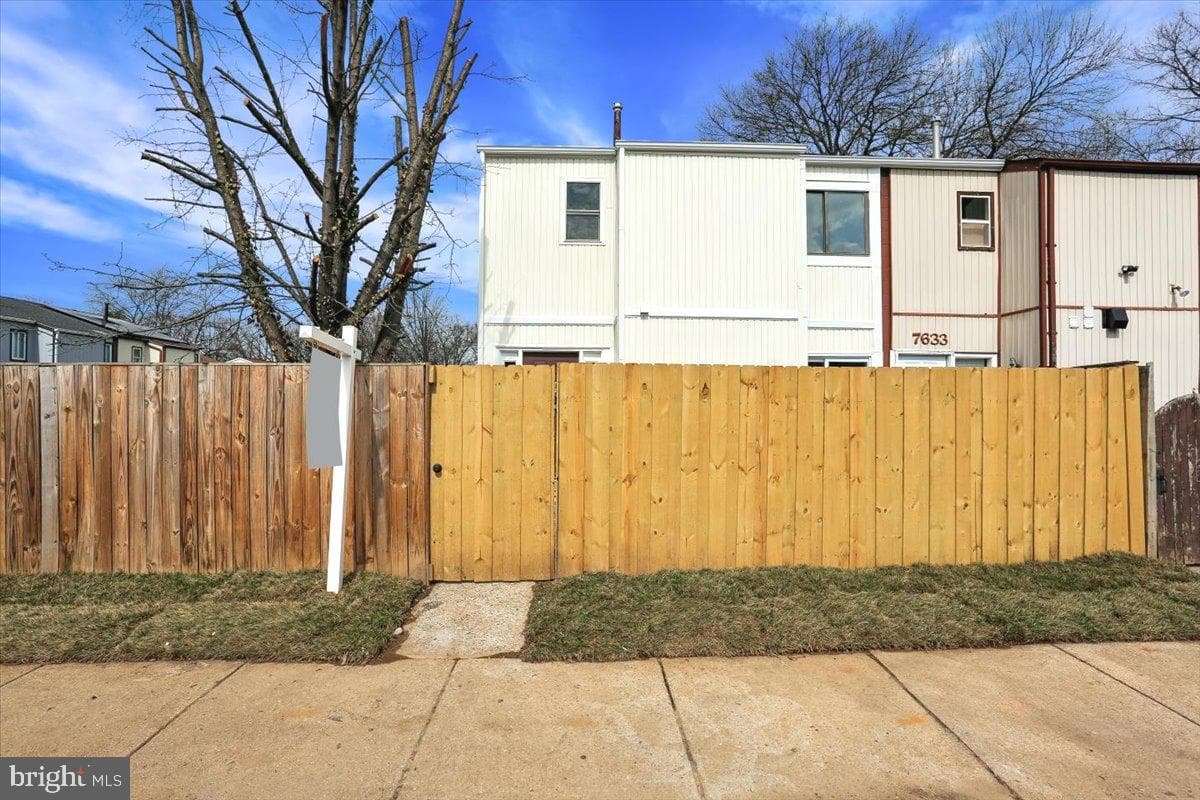 7635 Laytonia Drive photo 30